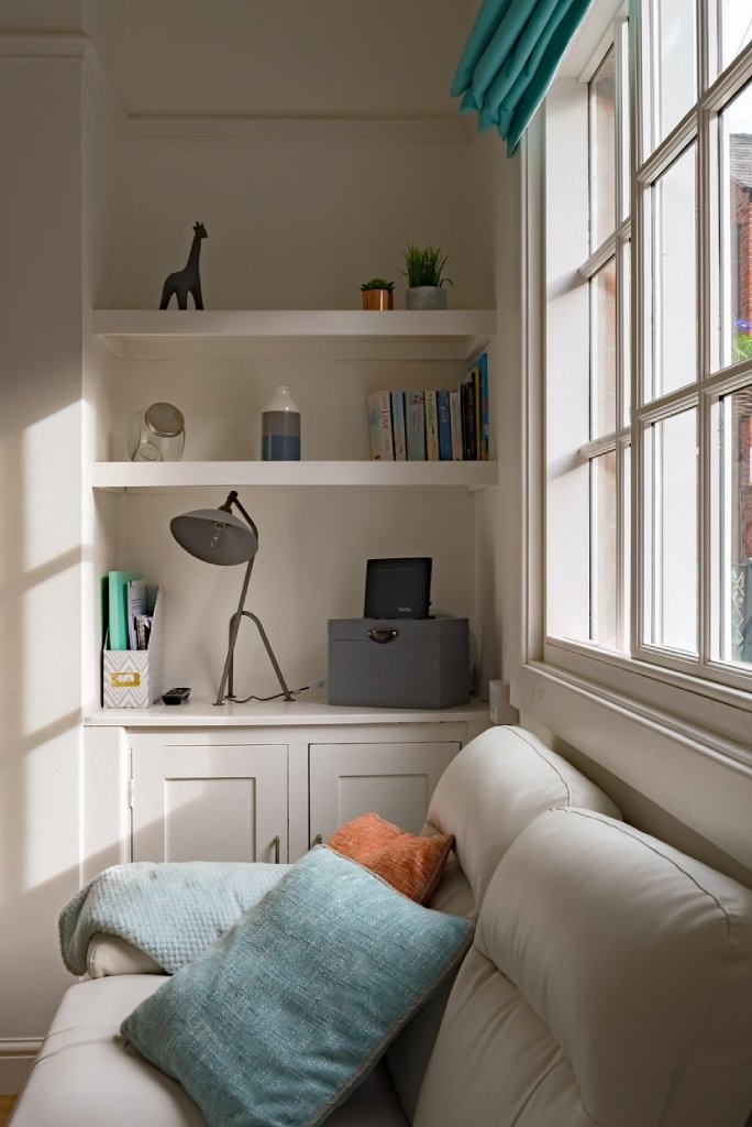 Clean and cozy living room